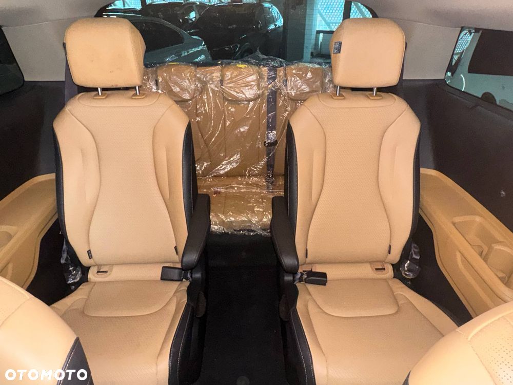 Kia Carnival - 27