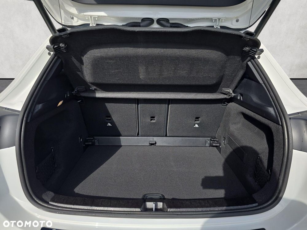 Mercedes-Benz GLA - 16