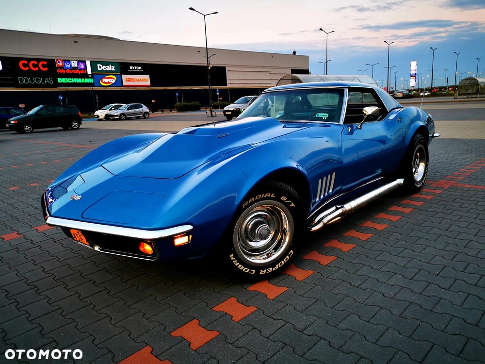 Chevrolet Corvette - 16