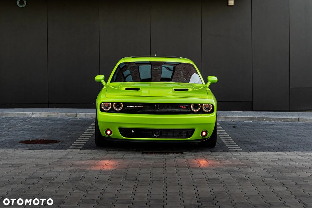 Dodge Challenger - 2