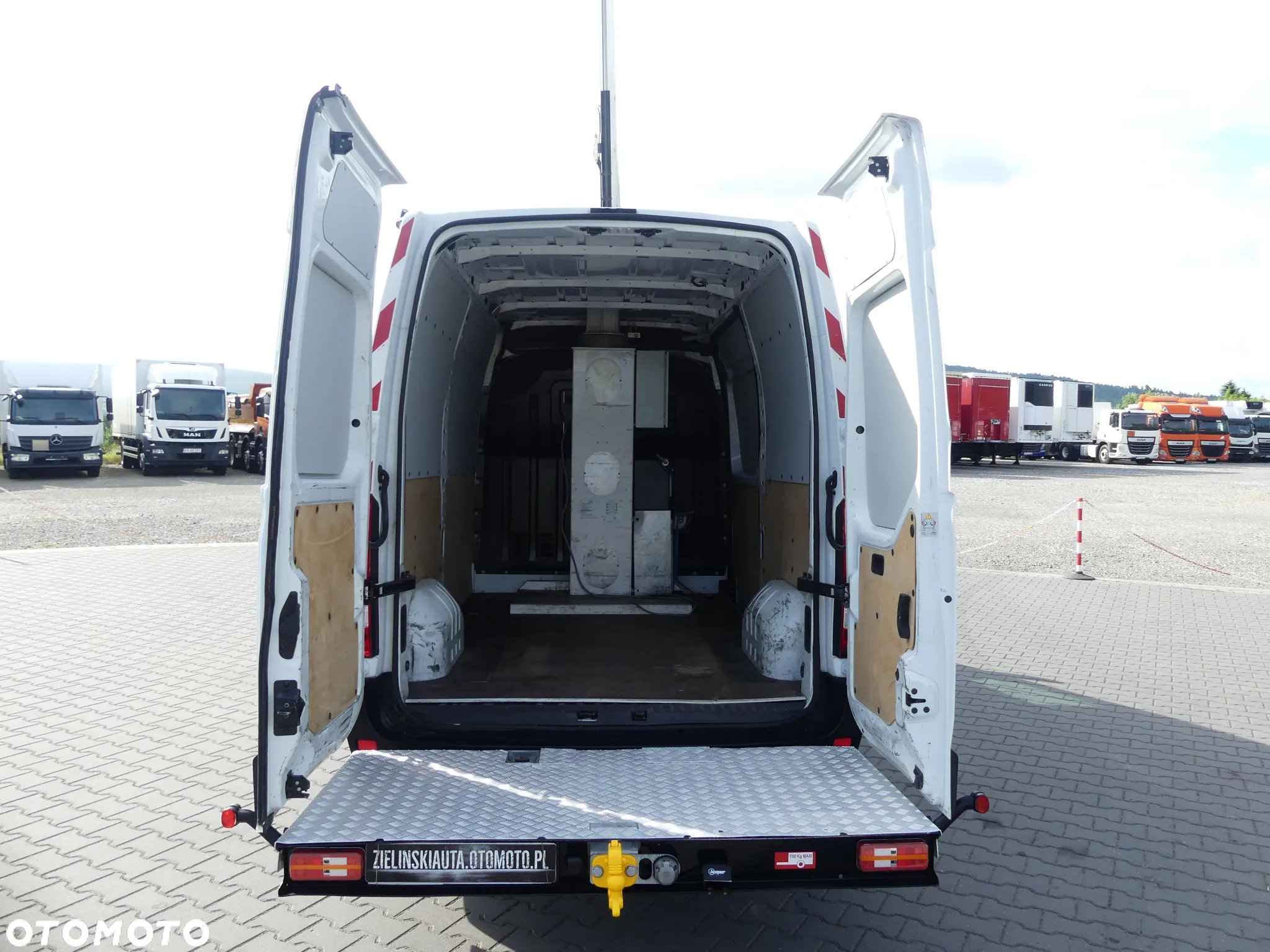 Renault MASTER / PODNOŚNIK KOSZOWY / ZWYŻKA 12M / - 17