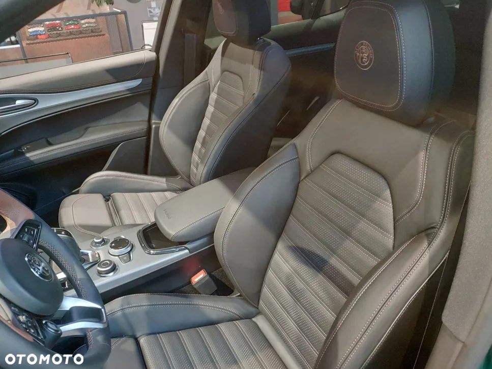 Alfa Romeo Stelvio 2.2 JTDM Intensa Q4 - 25