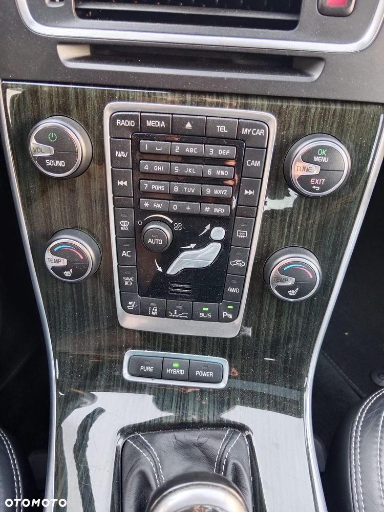 Volvo V60 D6 AWD Plug-in Hybrid Summum - 25