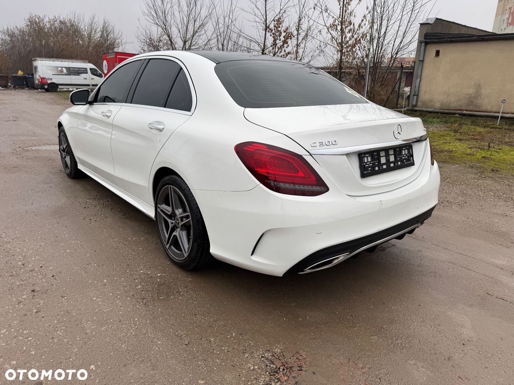 Mercedes-Benz Klasa C 300 4Matic 9G-TRONIC AMG Line - 3