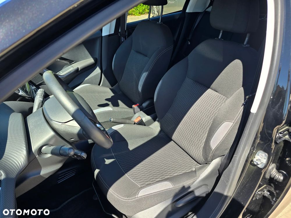 Peugeot 208 - 13