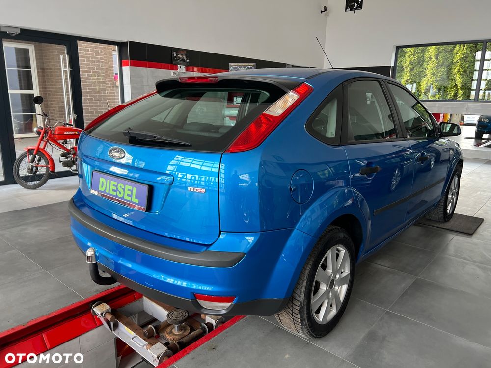 Ford Focus 1.6 TDCi DPF Ambiente - 8