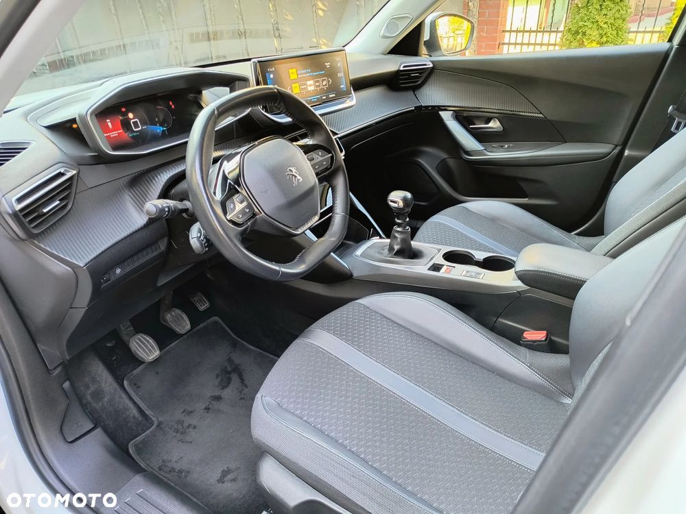 Peugeot 2008 1.5 BlueHDi Allure S&S - 21