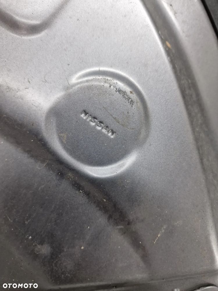 NISSAN NAVARA NP300 D23 15- MASKA + KOMPLET WEWNĘTRZNYCH USZCZELEK OD SPODU MASKI , NR AUKCJI NM14 - 24