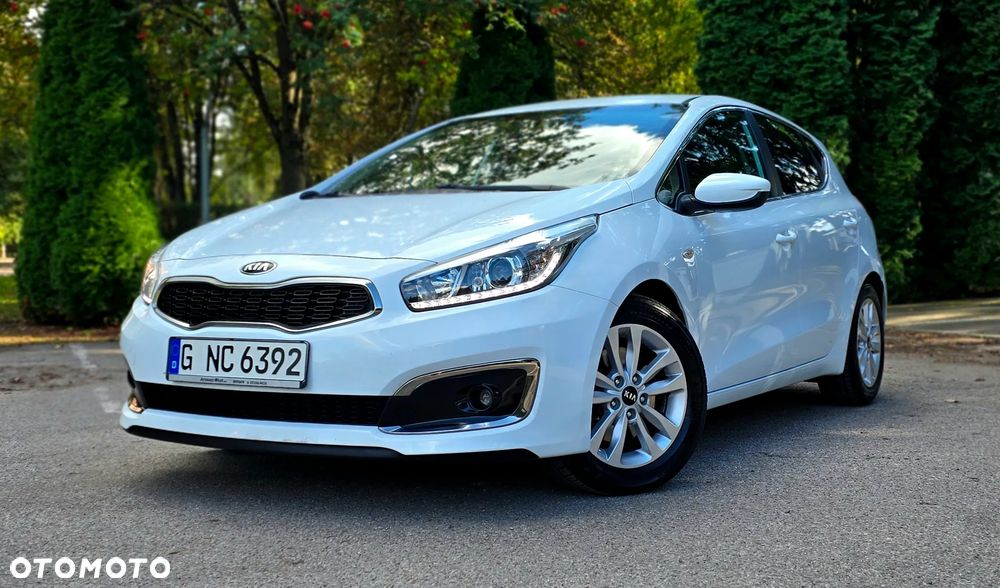Kia Ceed 1.6 CRDi 136 ISG Dream Team Edition - 4