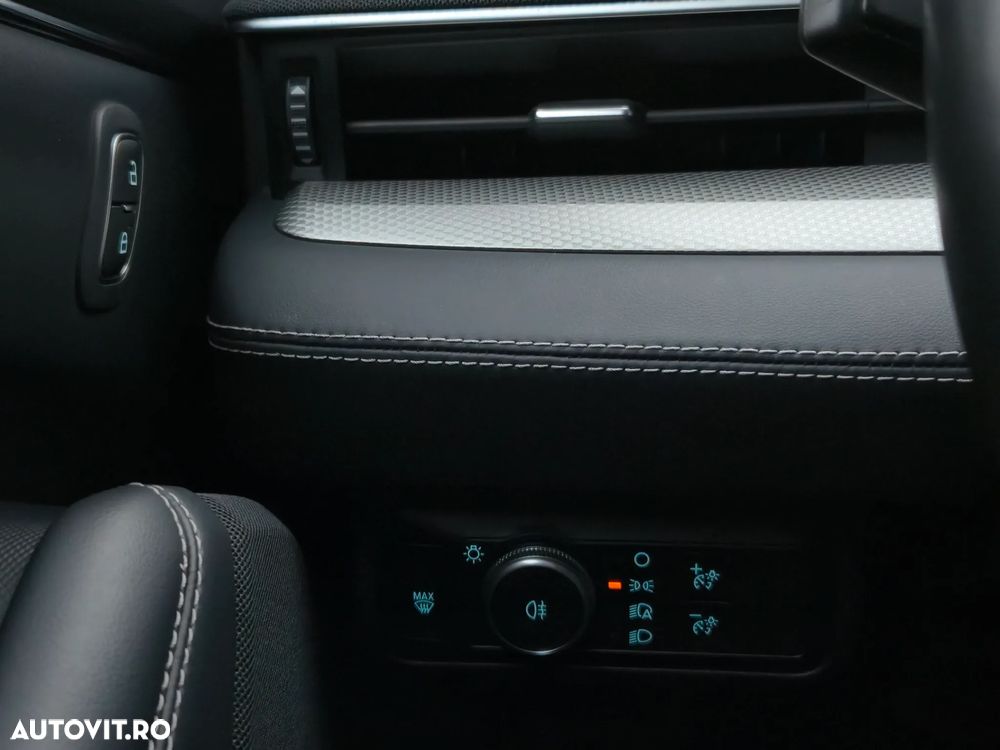 Ford Mustang Mach-E PREMIUM - 29