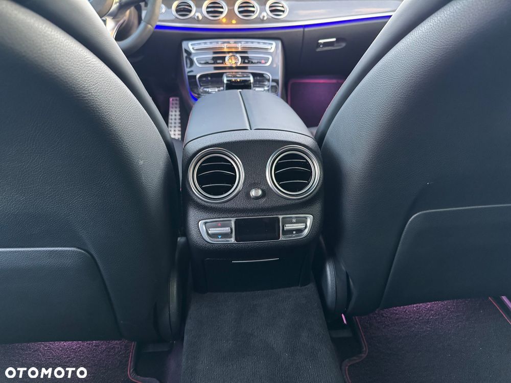 Mercedes-Benz Klasa E AMG 43 4Matic 9G-TRONIC - 33