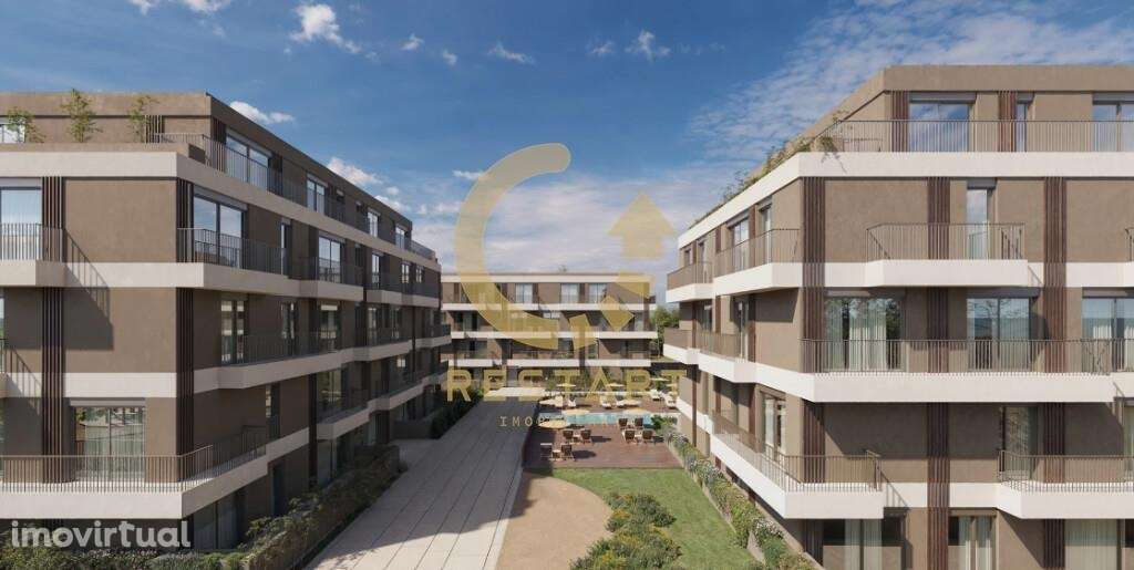 APT T1 condomínio privado, último piso, poente, varanda, lugar de gara - Grande imagem: 2/25