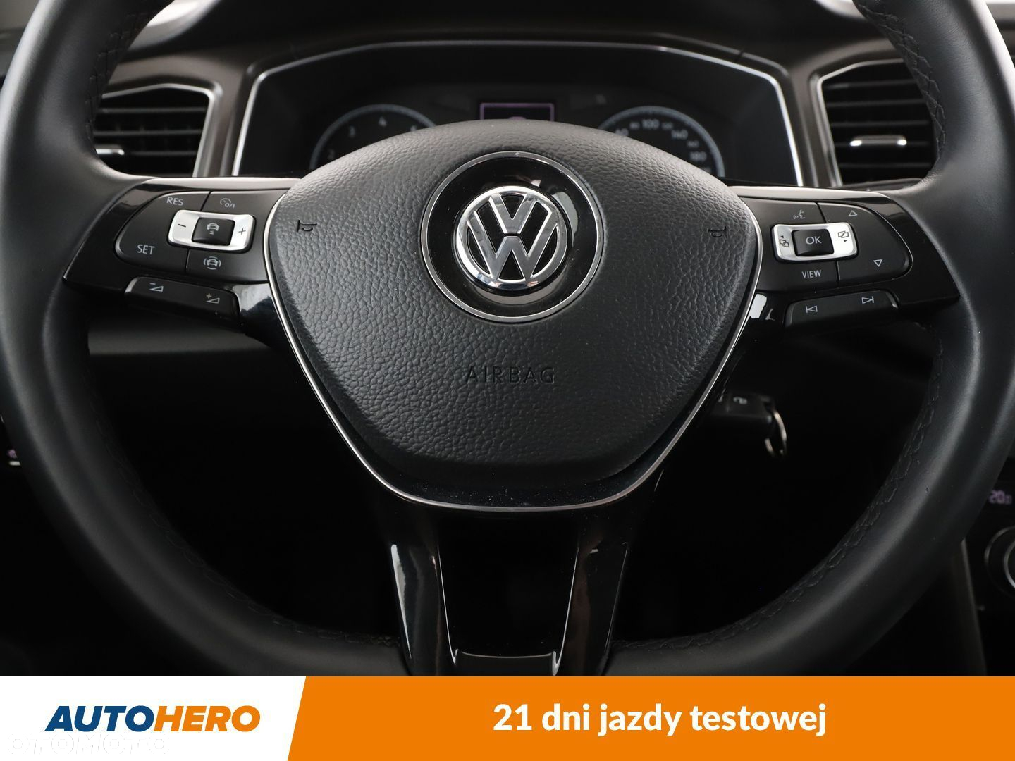 Volkswagen T-Roc - 18