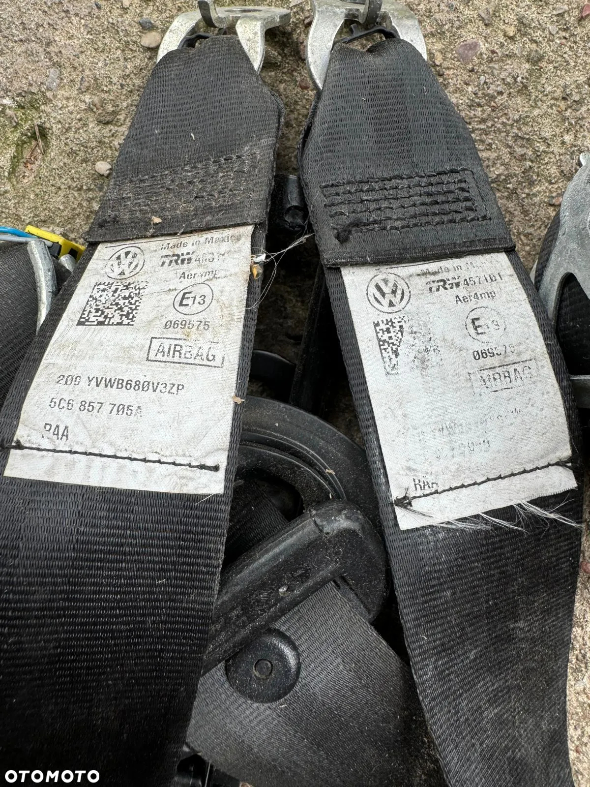 Pasy bezpieczeństwa lewy przód 5C6857705A  Volkswagen Jetta 5C - 2