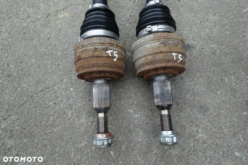 PÓŁOŚ PRAWY TYŁ VW T5 2.5TDI 4X4 - 2