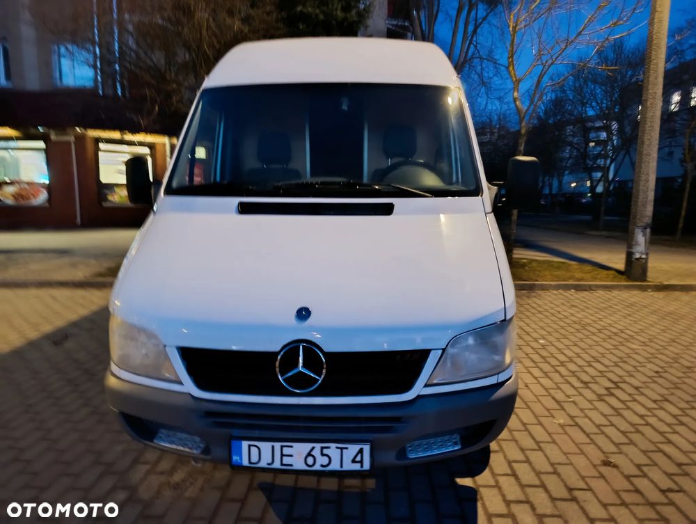 Mercedes-Benz 211 - 9