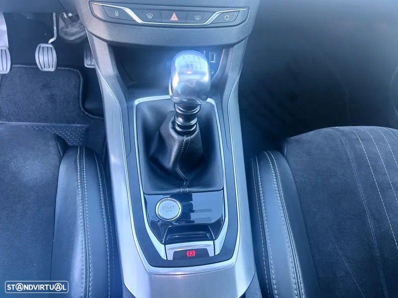 Peugeot 308 1.2 PureTech Allure - 18