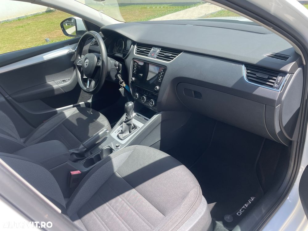Skoda Octavia 1.6 TDI DSG Style - 16