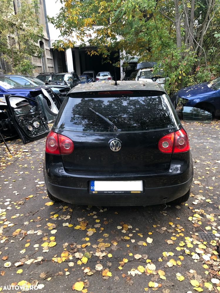 Dezmembrez VW Volkswagen Golf 5 negru benzina 2006 - 10