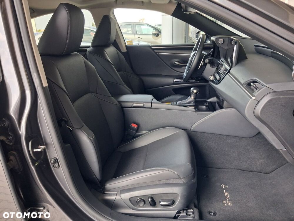 Lexus ES 300h Business Edition - 19