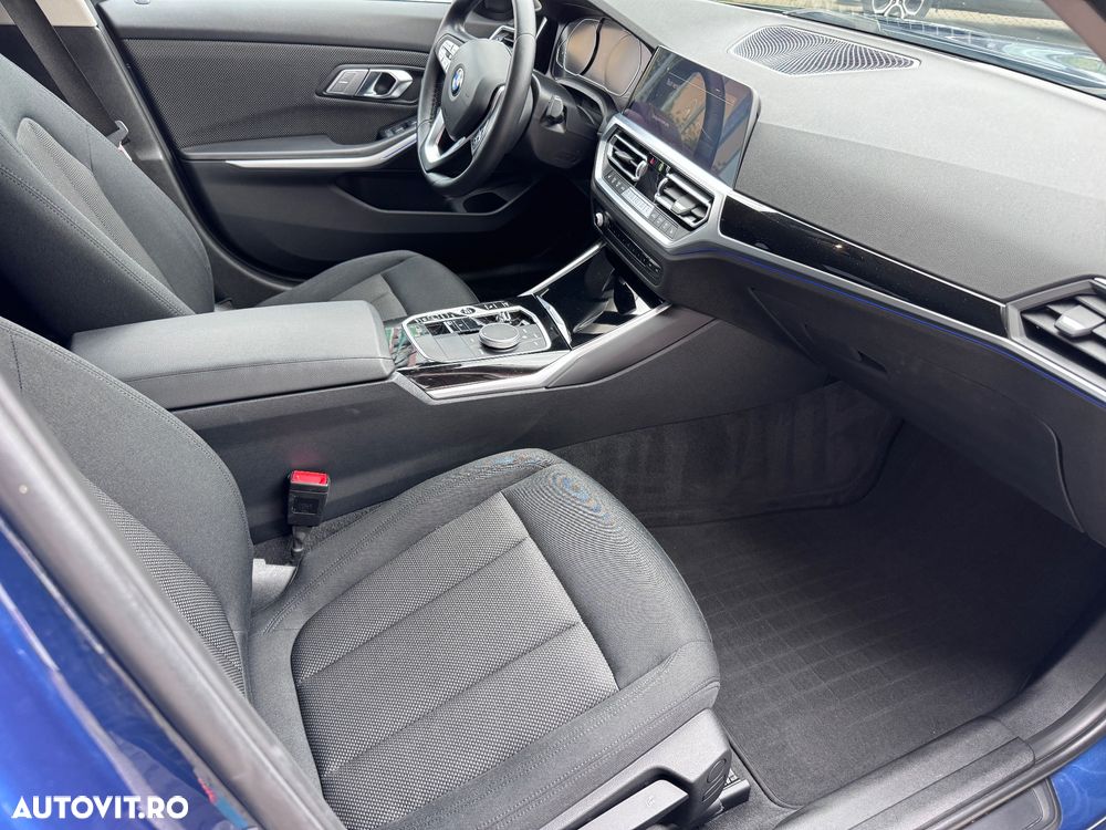 BMW Seria 3 320i AT - 27