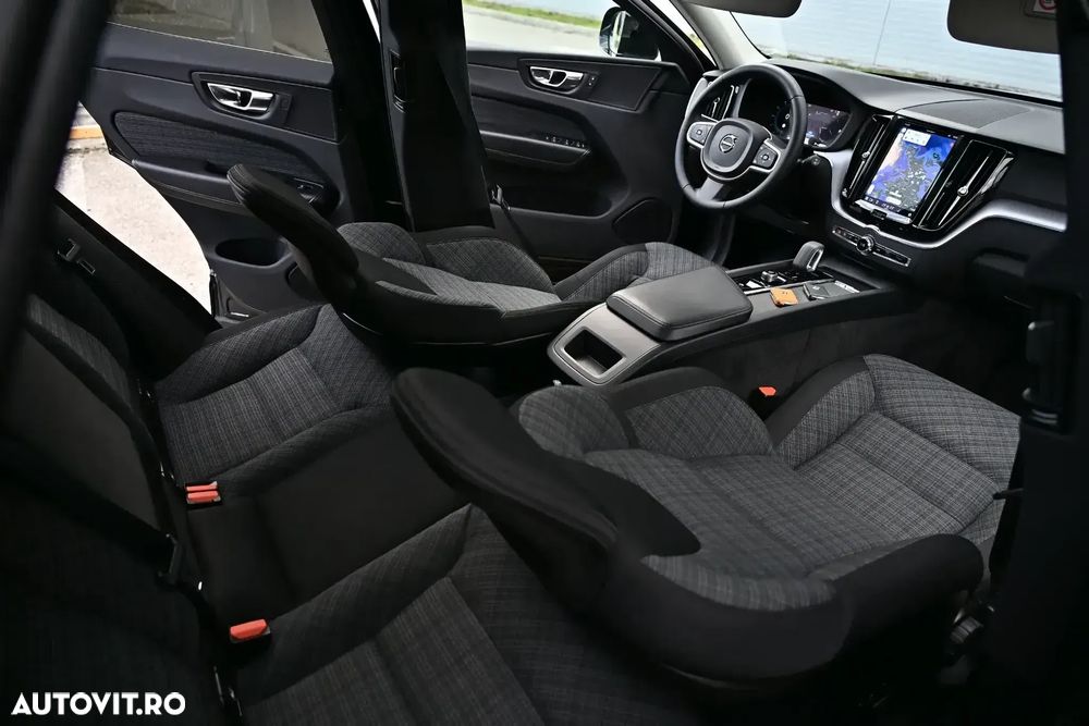 Volvo XC 60 B4 MHEV AT AWD Ultimate Dark - 13