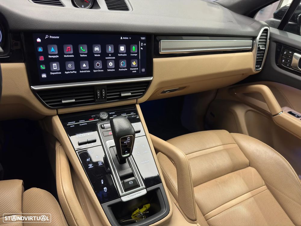 Porsche Cayenne Coupé E-Hybrid Platinum Edition - 35