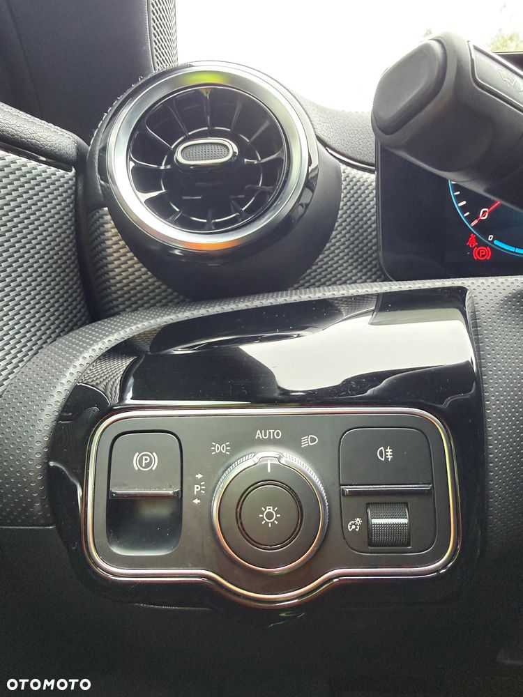 Mercedes-Benz CLA 180 7G-DCT Edition Progressive Line - 34