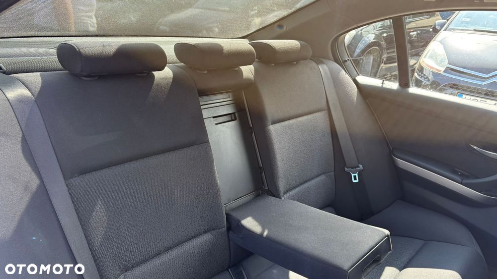 BMW Seria 3 318i - 16