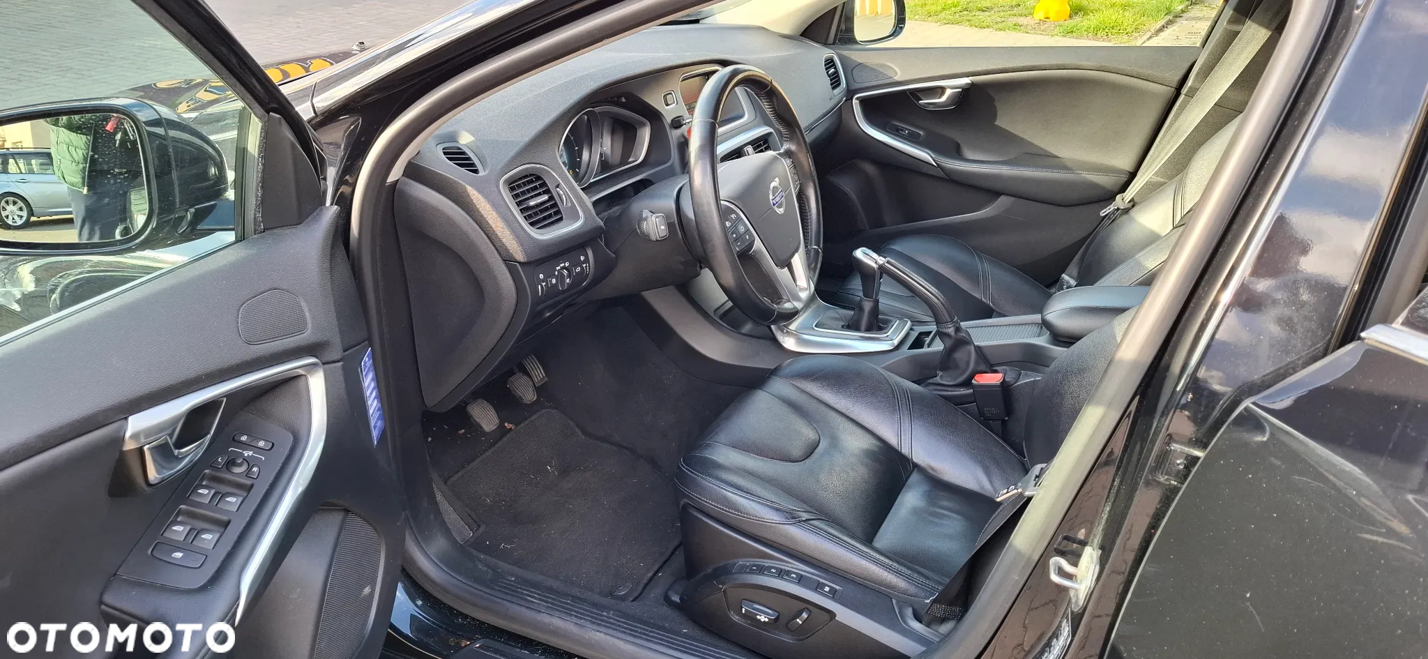 Volvo V40 D4 Drive-E R-Design Summum - 11