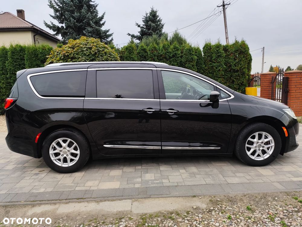 Chrysler Pacifica - 4