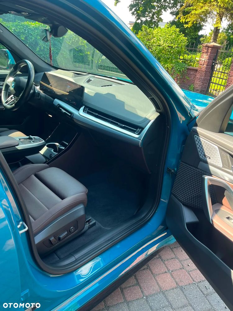 BMW iX1 xDrive30 M Sportpaket - 18