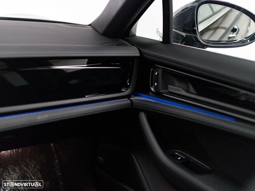 Porsche Panamera 4 E-Hybrid - 17