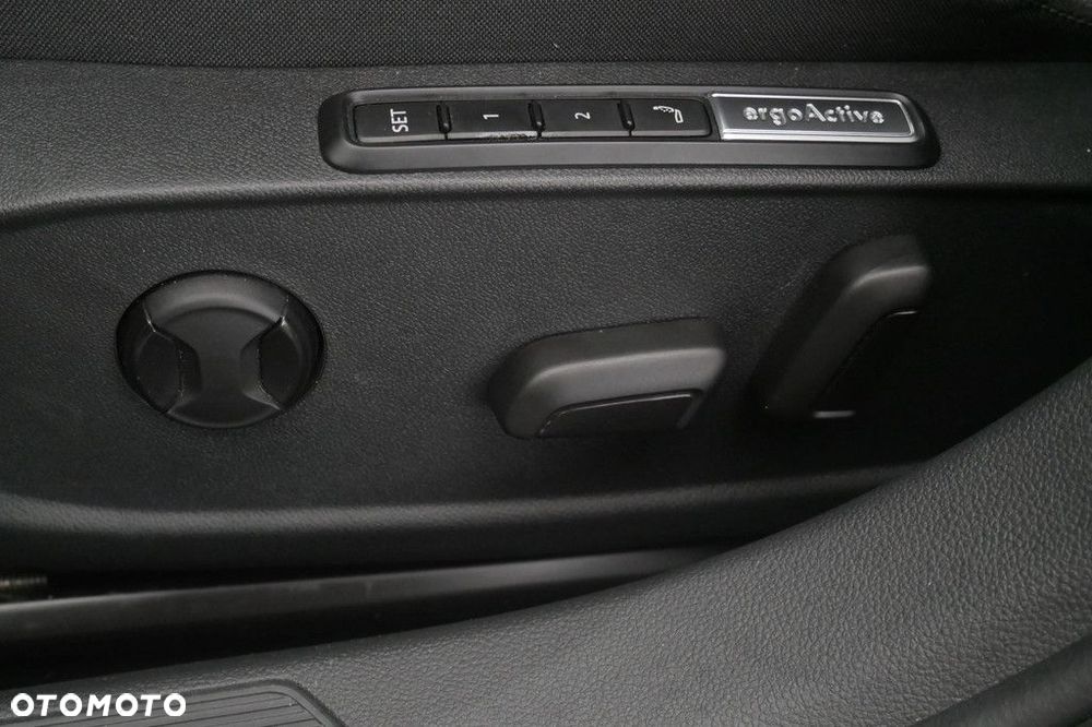 Volkswagen Golf Variant 1.5 eTSI EVO Life DSG - 26