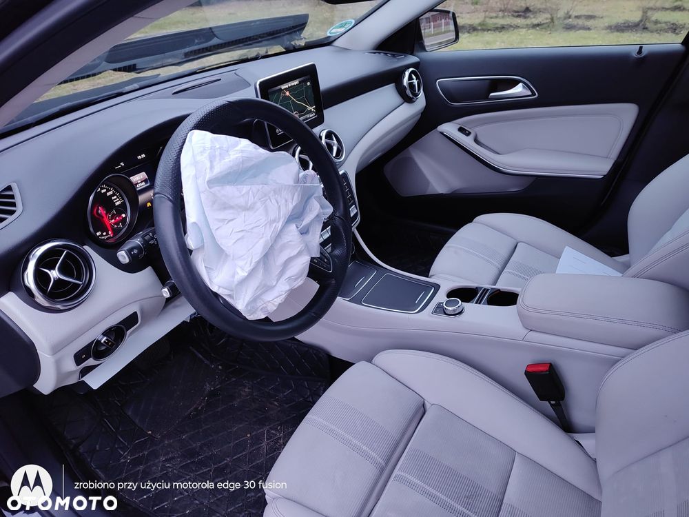 Mercedes-Benz GLA 250 4Matic 7G-DCT AMG Line - 12