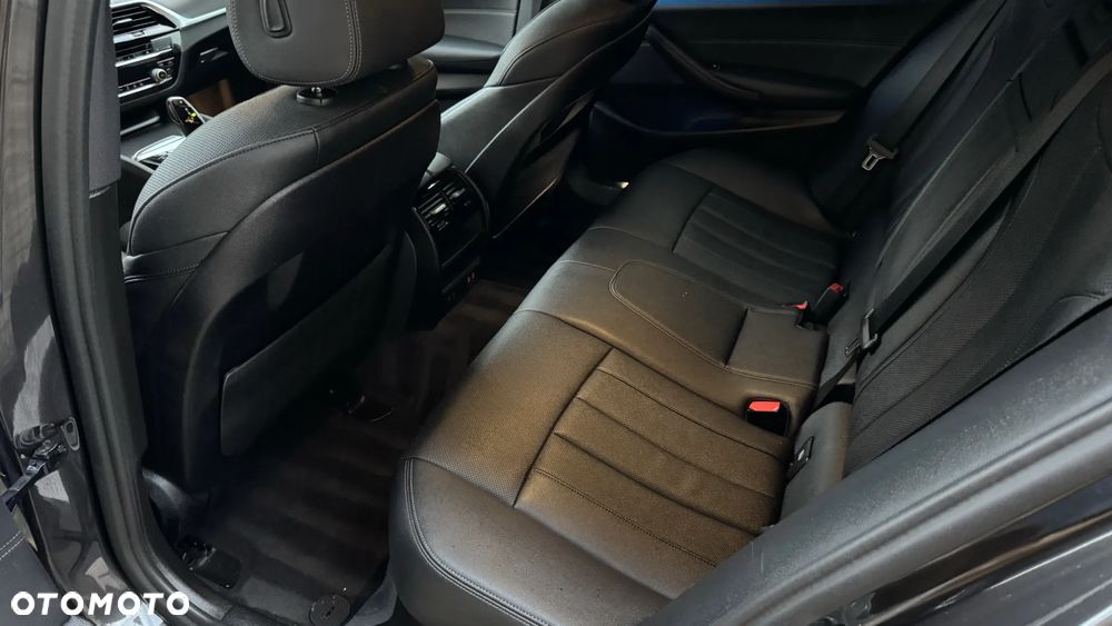 BMW Seria 5 530e M Sport sport - 17