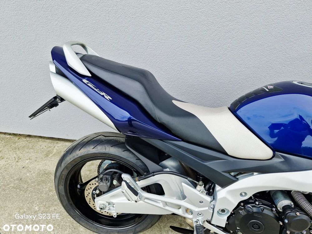 Suzuki GSR - 12