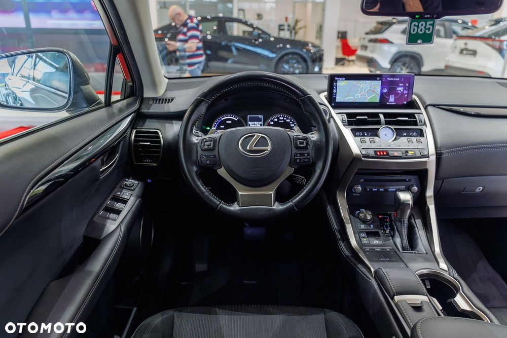 Lexus NX 300h Business Edition AWD - 18