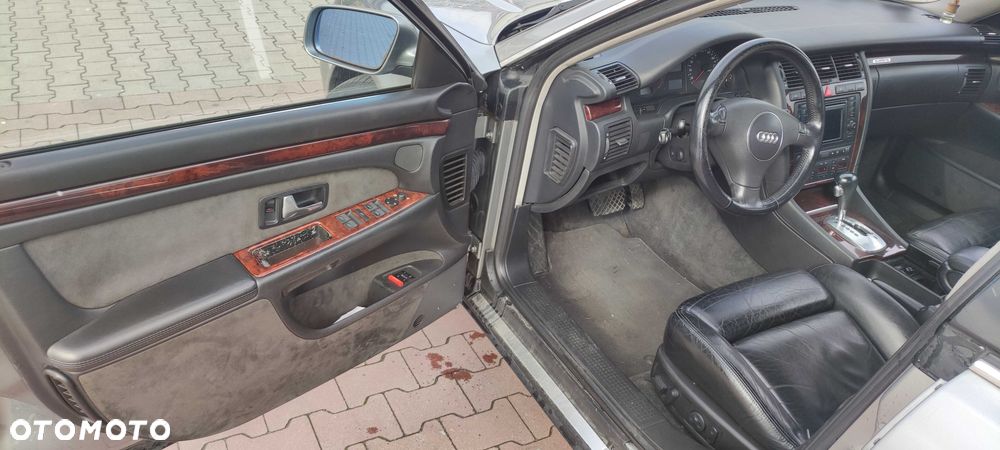 Audi A8 - 8