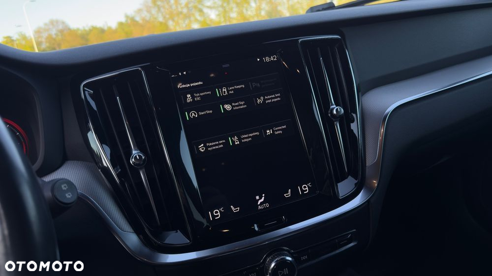 Volvo V60 D4 AWD Geartronic R-Design - 9