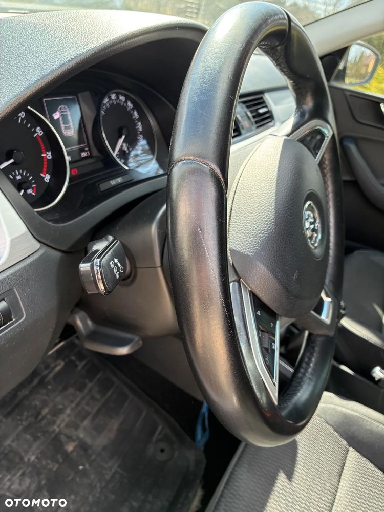 Skoda RAPID 1.2 TSI Ambition - 11