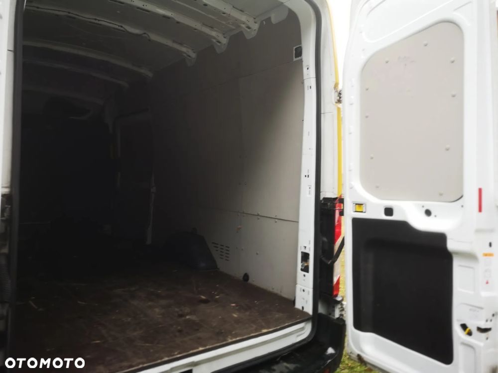 Ford Transit - 12