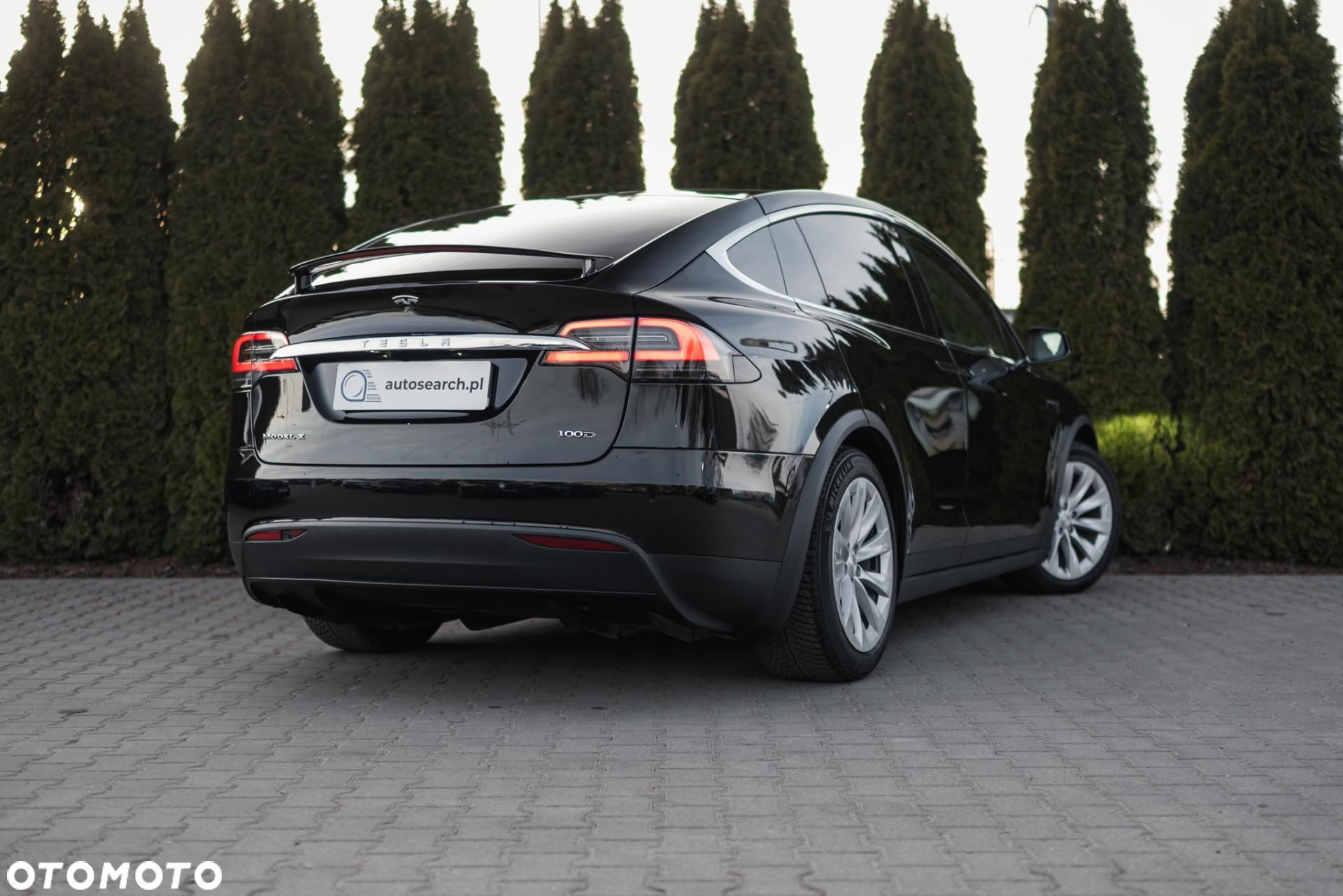 Tesla Model X - 4