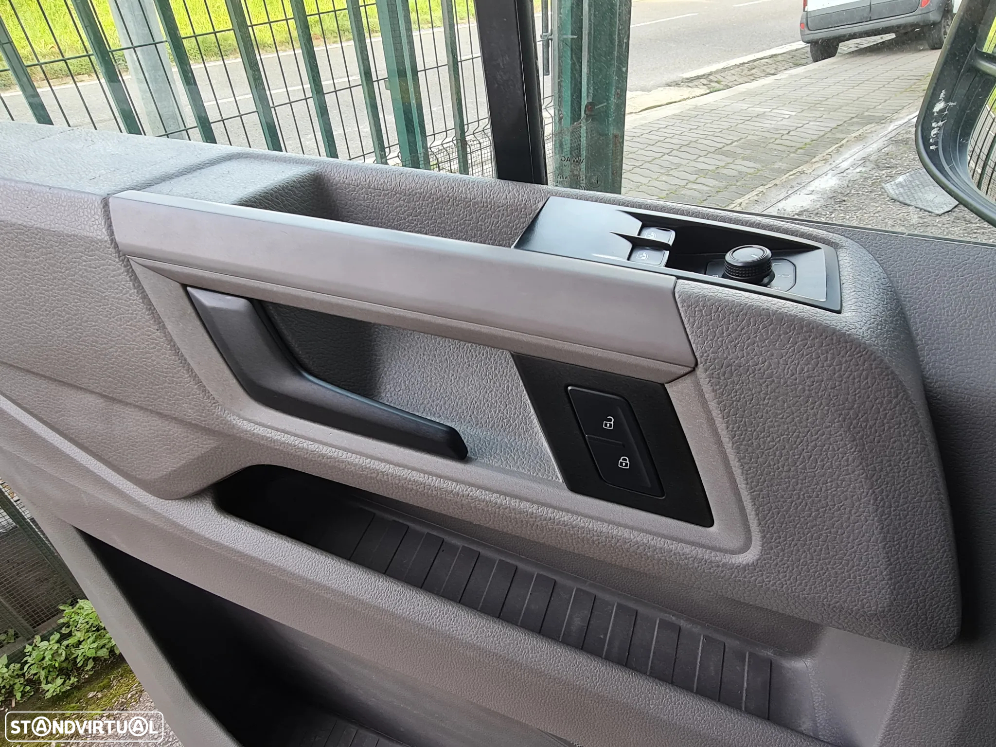 VW Crafter 2.0 TDI L3H2  c/Iva DEDUTÍVEL - 23