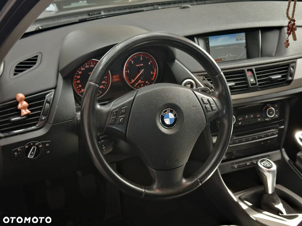 BMW X1 xDrive18d xLine - 11