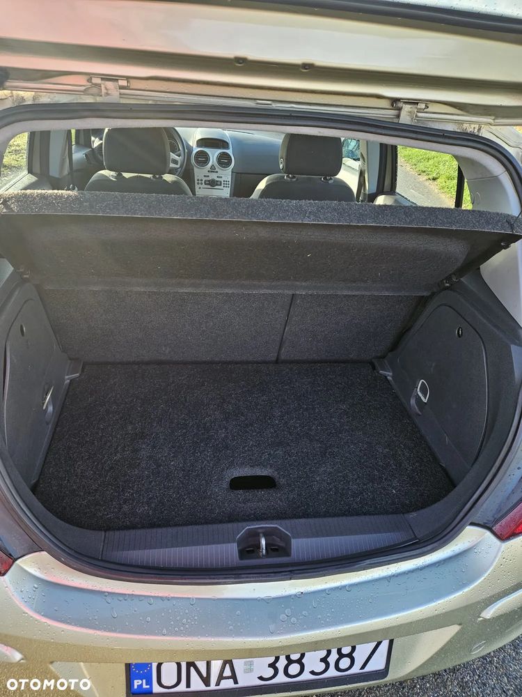 Opel Corsa 1.2 16V Cosmo - 11
