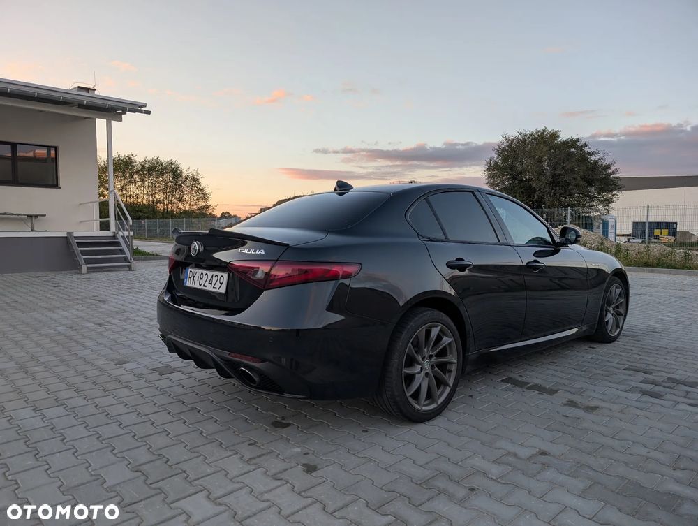 Alfa Romeo Giulia - 8