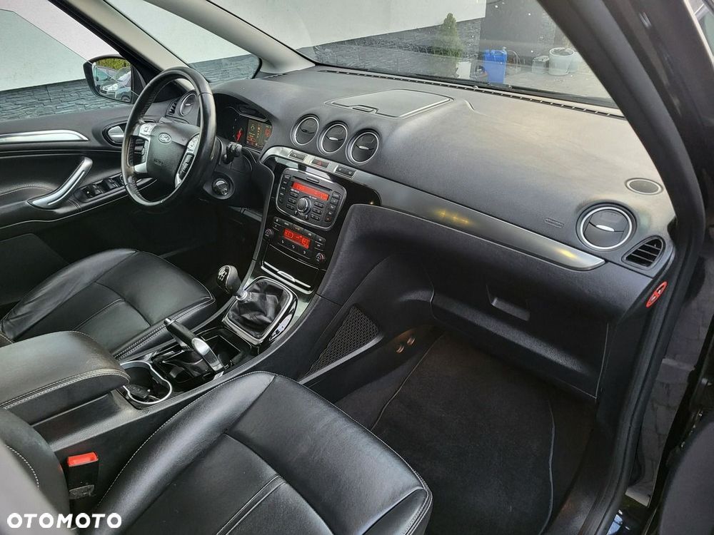 Ford S-Max - 11