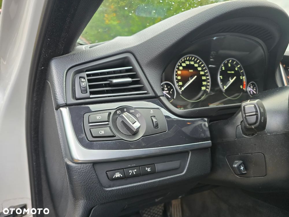 BMW Seria 5 520d xDrive Luxury Line - 13