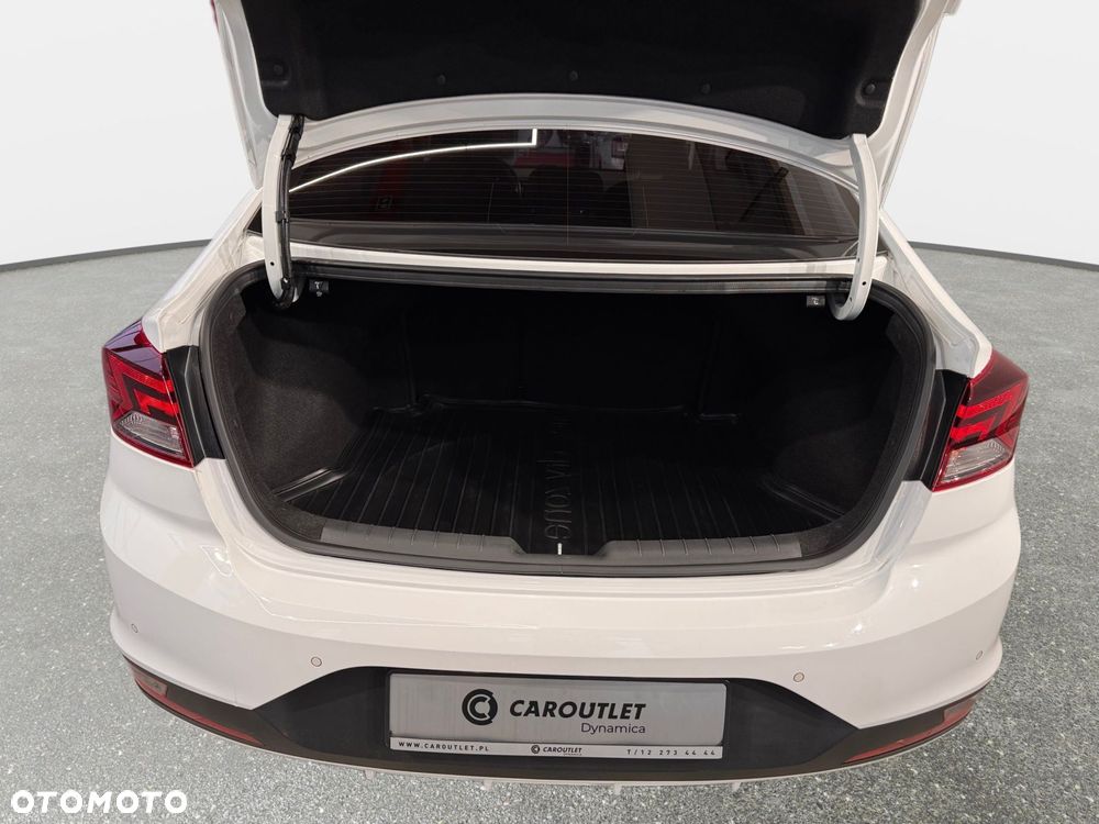 Hyundai Elantra - 11